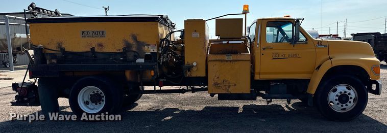 image for item LF9883 1995 Ford F800 pothole patcher truck