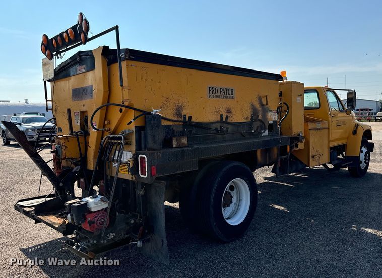 image for item LF9883 1995 Ford F800 pothole patcher truck