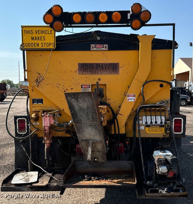 image for item LF9883 1995 Ford F800 pothole patcher truck