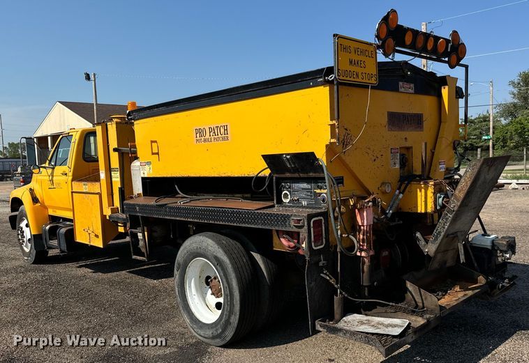 image for item LF9883 1995 Ford F800 pothole patcher truck