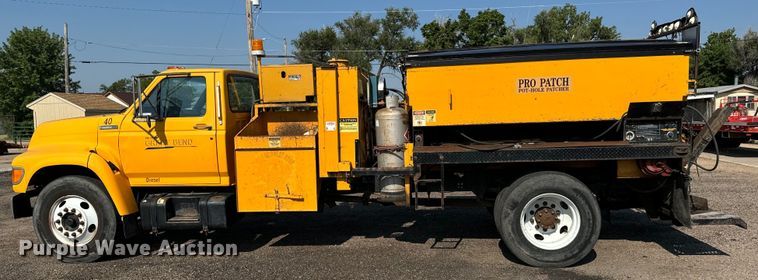 image for item LF9883 1995 Ford F800 pothole patcher truck