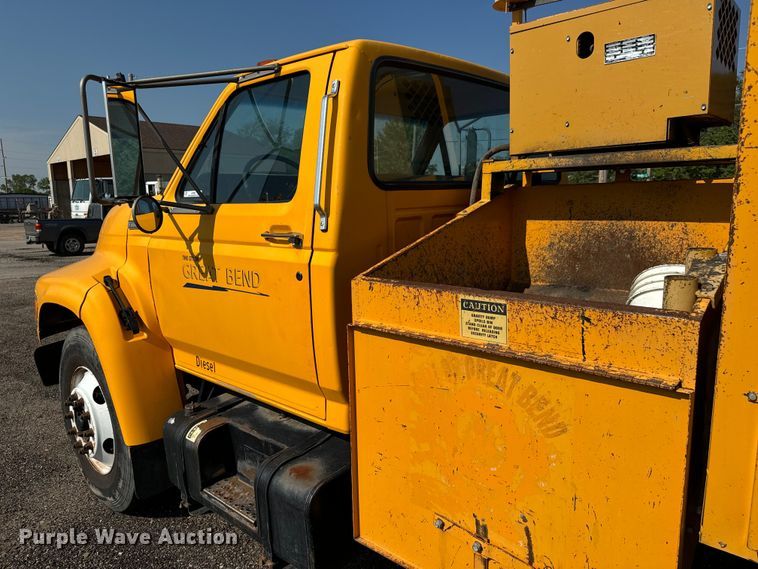 image for item LF9883 1995 Ford F800 pothole patcher truck