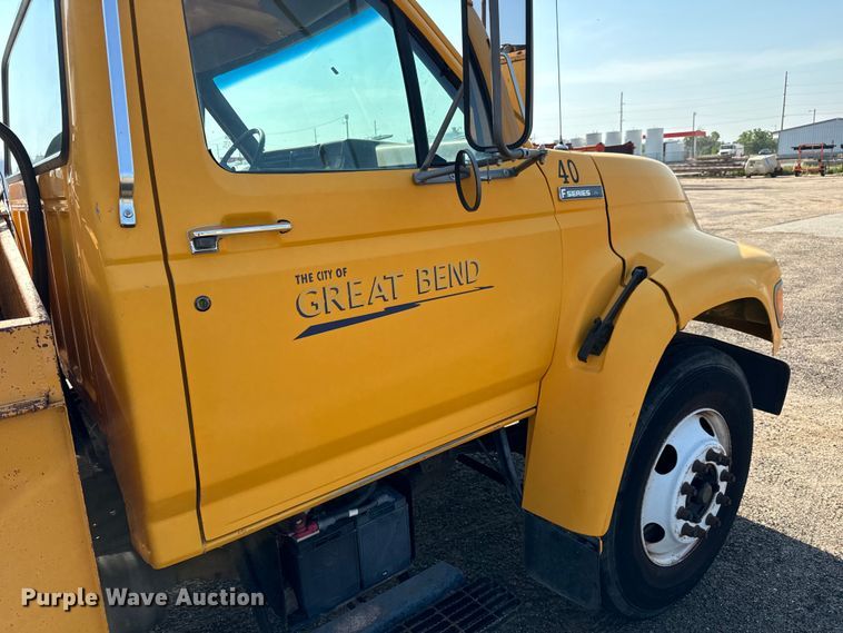 image for item LF9883 1995 Ford F800 pothole patcher truck