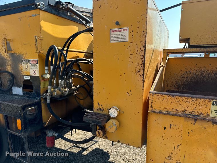 image for item LF9883 1995 Ford F800 pothole patcher truck