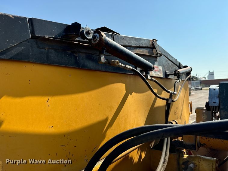 image for item LF9883 1995 Ford F800 pothole patcher truck