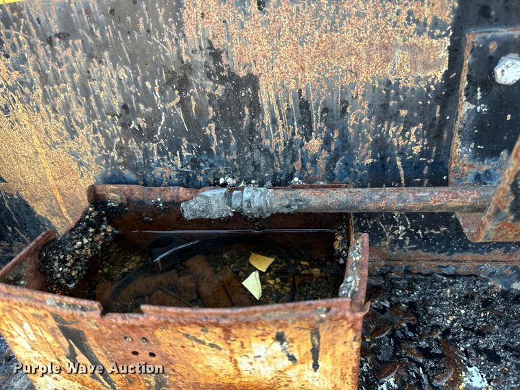 image for item LF9883 1995 Ford F800 pothole patcher truck