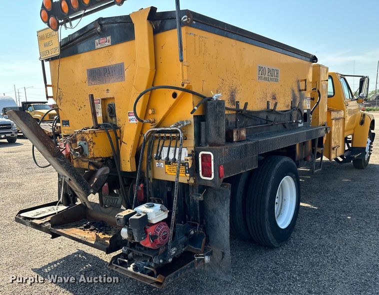 image for item LF9883 1995 Ford F800 pothole patcher truck