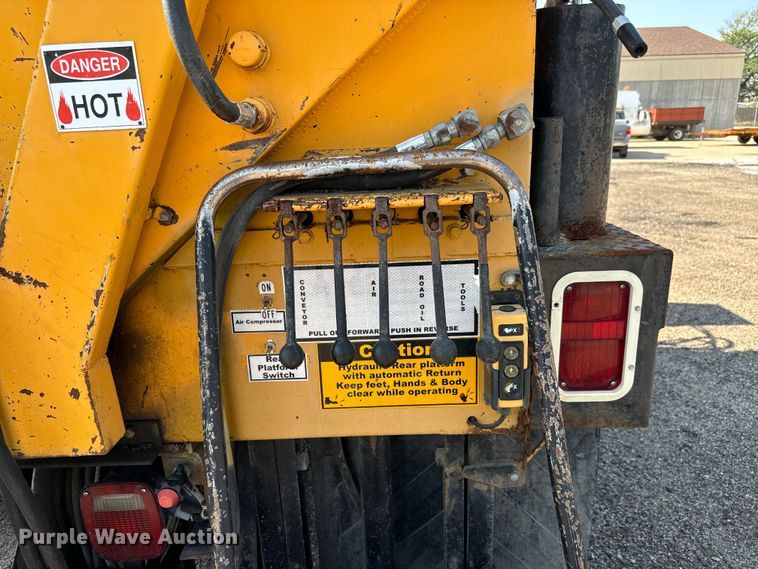 image for item LF9883 1995 Ford F800 pothole patcher truck