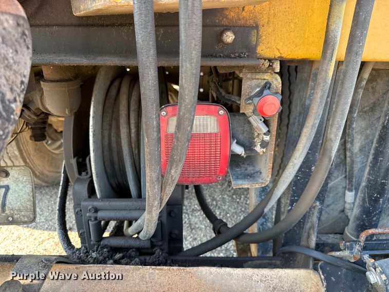 image for item LF9883 1995 Ford F800 pothole patcher truck