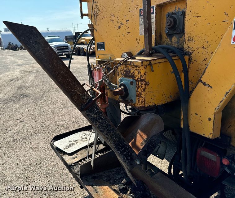 image for item LF9883 1995 Ford F800 pothole patcher truck