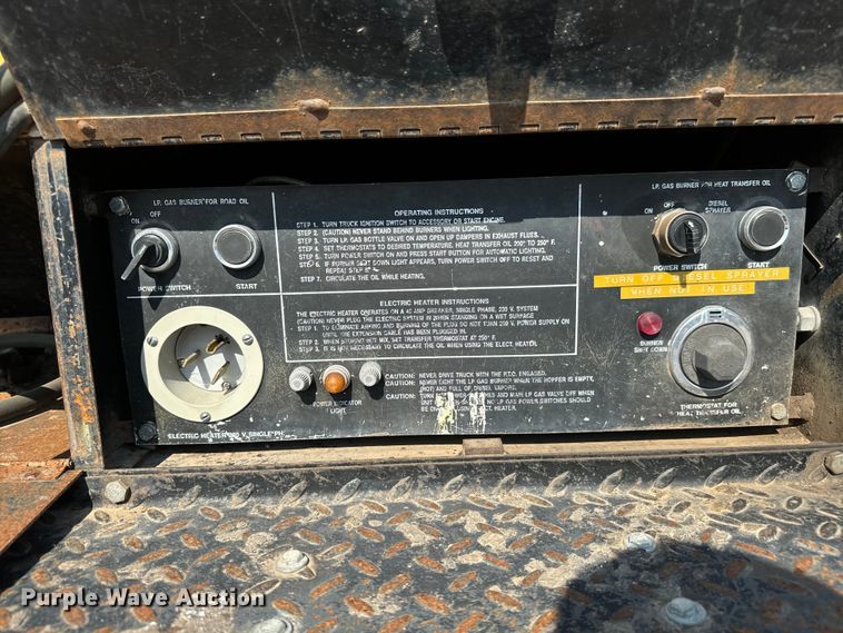 image for item LF9883 1995 Ford F800 pothole patcher truck