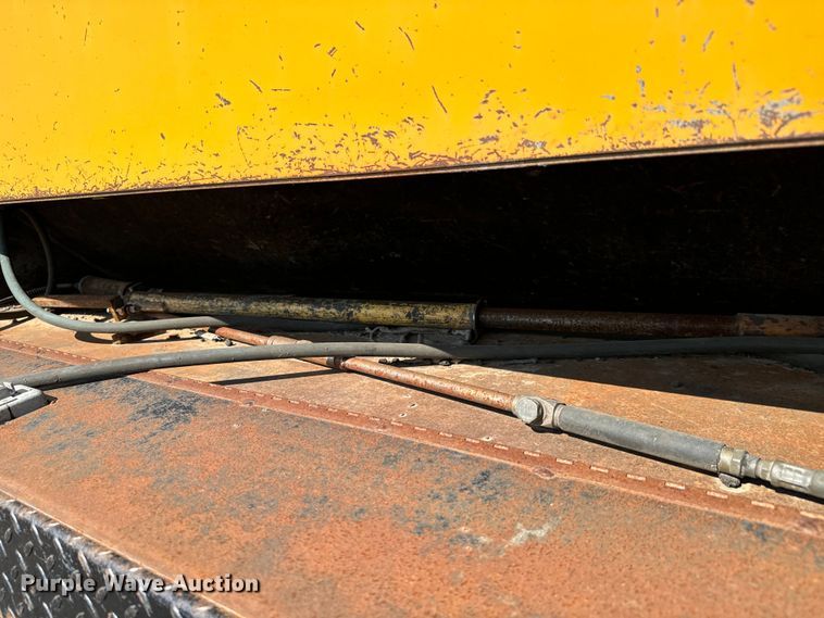 image for item LF9883 1995 Ford F800 pothole patcher truck