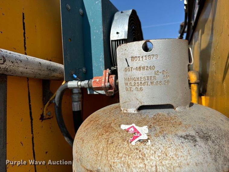 image for item LF9883 1995 Ford F800 pothole patcher truck