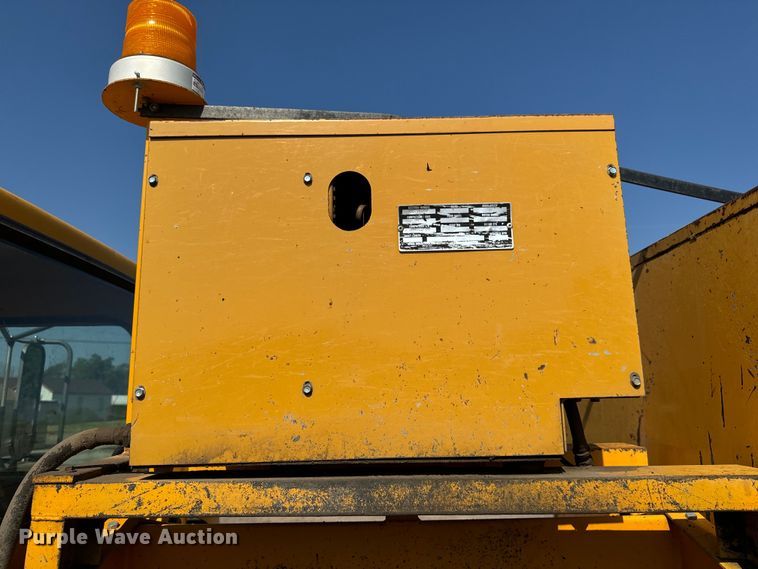 image for item LF9883 1995 Ford F800 pothole patcher truck