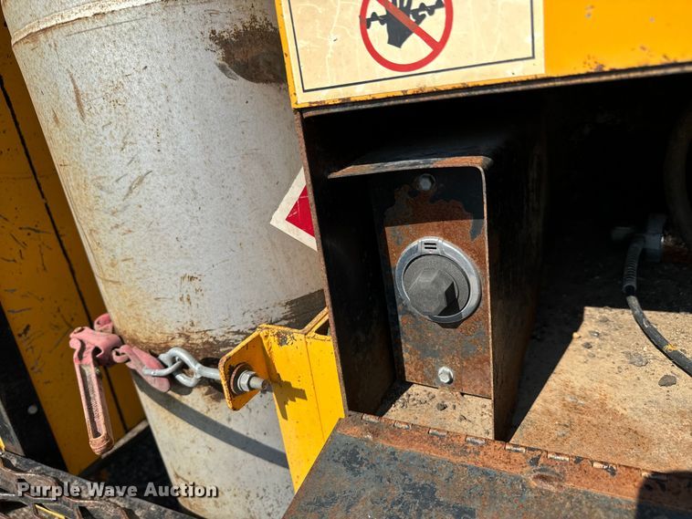 image for item LF9883 1995 Ford F800 pothole patcher truck