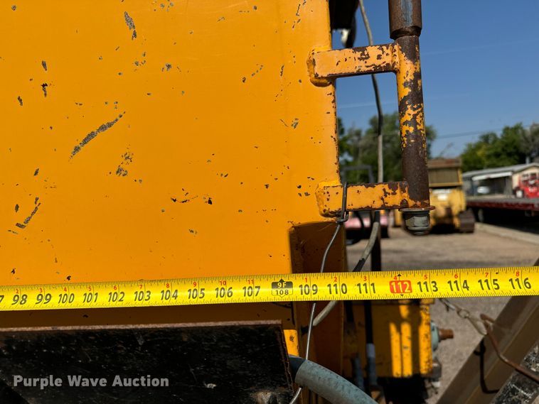 image for item LF9883 1995 Ford F800 pothole patcher truck