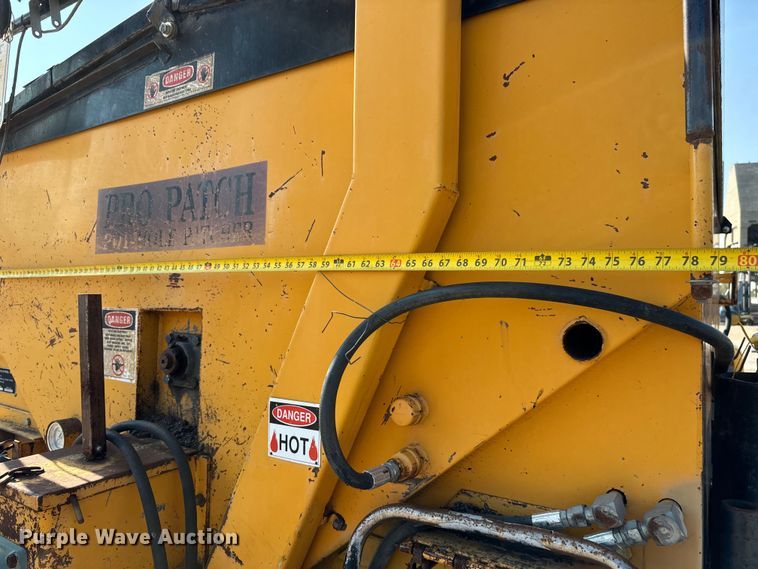 image for item LF9883 1995 Ford F800 pothole patcher truck