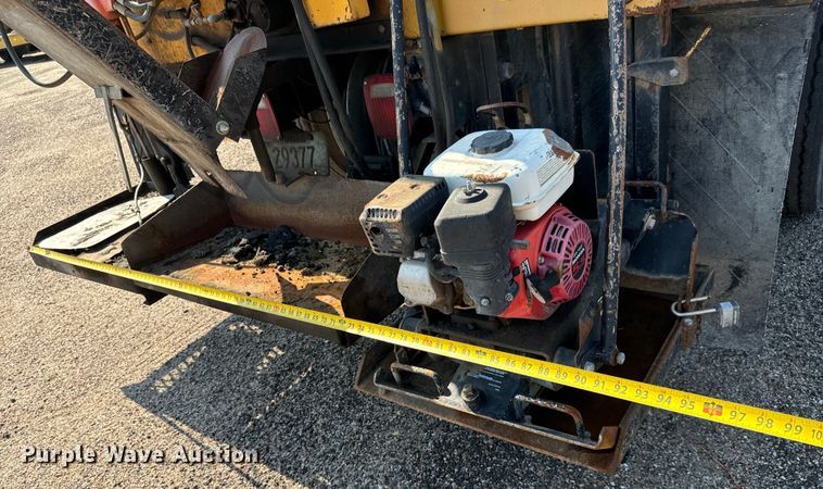 image for item LF9883 1995 Ford F800 pothole patcher truck