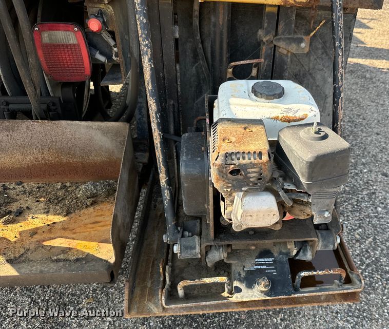 image for item LF9883 1995 Ford F800 pothole patcher truck