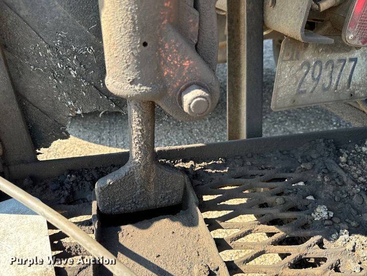 image for item LF9883 1995 Ford F800 pothole patcher truck