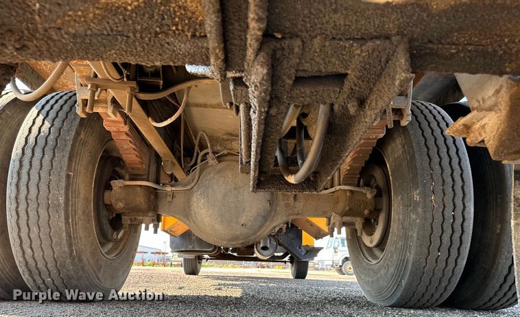 image for item LF9883 1995 Ford F800 pothole patcher truck