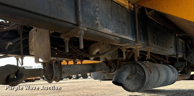 image for item LF9883 1995 Ford F800 pothole patcher truck