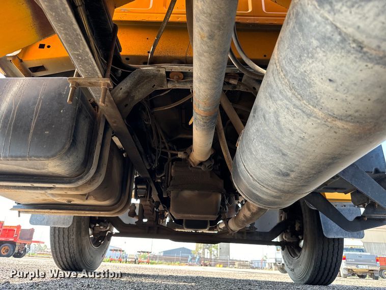 image for item LF9883 1995 Ford F800 pothole patcher truck