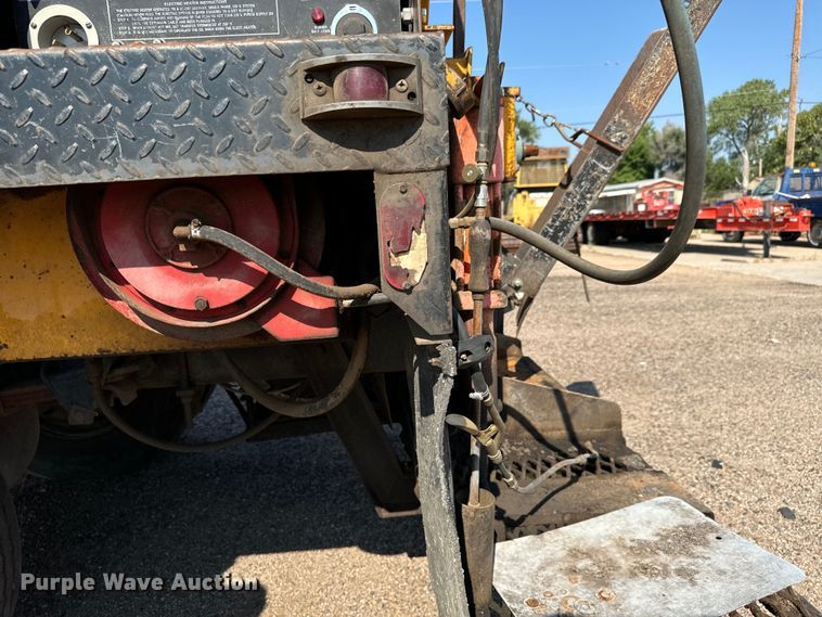 image for item LF9883 1995 Ford F800 pothole patcher truck