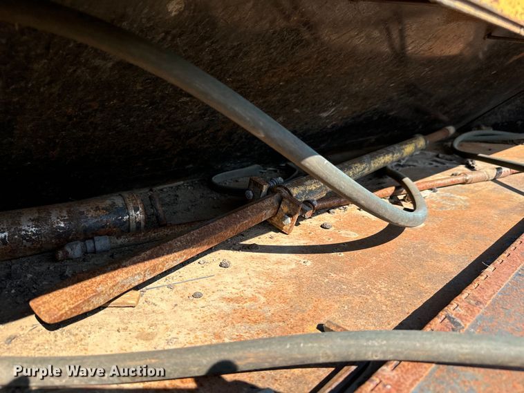 image for item LF9883 1995 Ford F800 pothole patcher truck