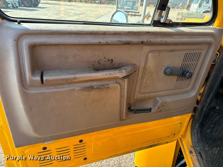 image for item LF9883 1995 Ford F800 pothole patcher truck