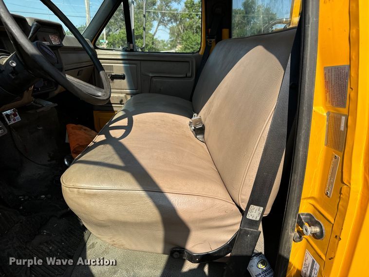 image for item LF9883 1995 Ford F800 pothole patcher truck