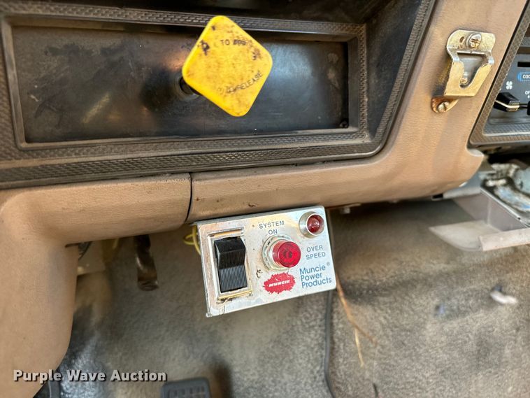 image for item LF9883 1995 Ford F800 pothole patcher truck