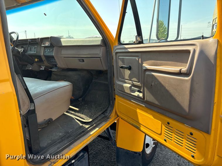 image for item LF9883 1995 Ford F800 pothole patcher truck