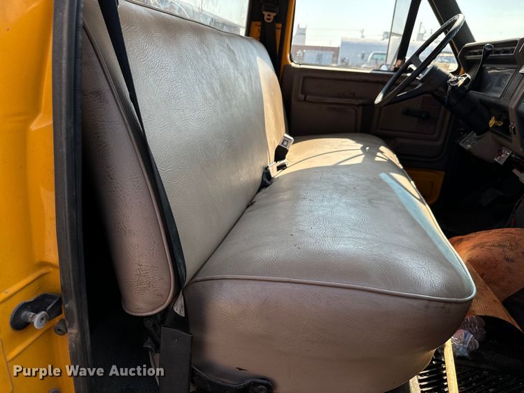 image for item LF9883 1995 Ford F800 pothole patcher truck