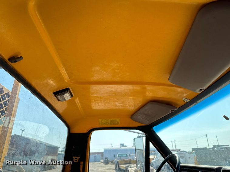 image for item LF9883 1995 Ford F800 pothole patcher truck