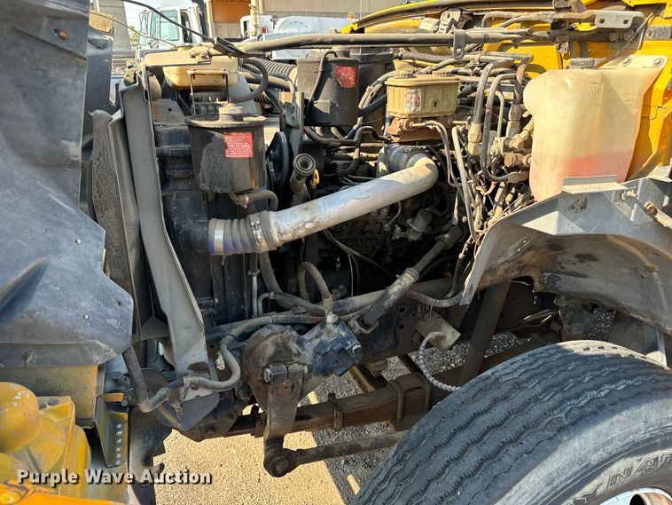 image for item LF9883 1995 Ford F800 pothole patcher truck