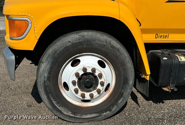 image for item LF9883 1995 Ford F800 pothole patcher truck