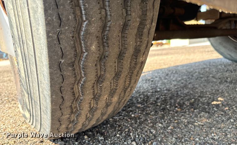 image for item LF9883 1995 Ford F800 pothole patcher truck