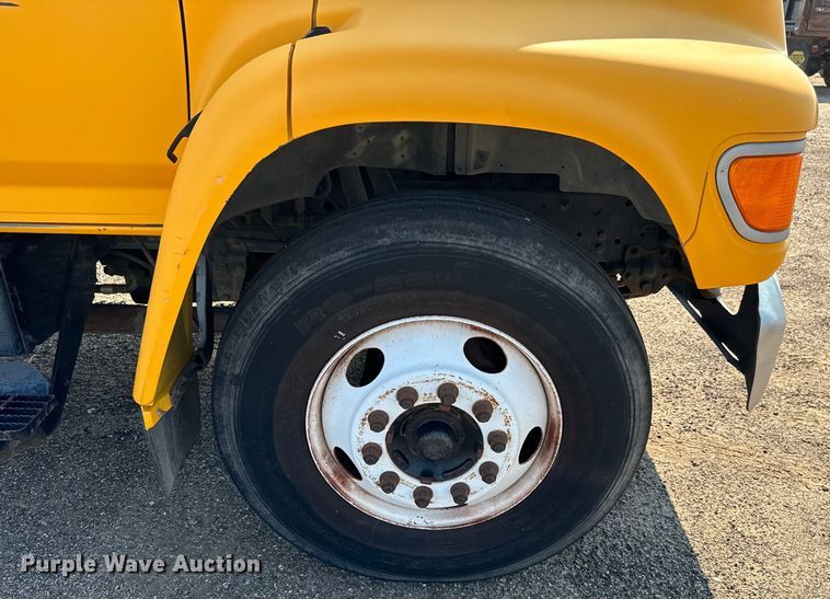 image for item LF9883 1995 Ford F800 pothole patcher truck