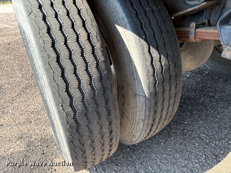 image for item LF9883 1995 Ford F800 pothole patcher truck