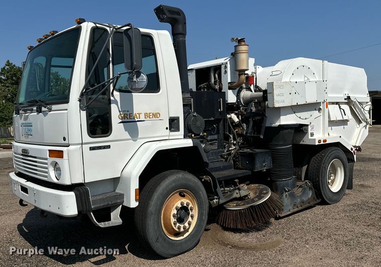 image for item LF9884 2000 Freightliner  FC70 street sweeper truck