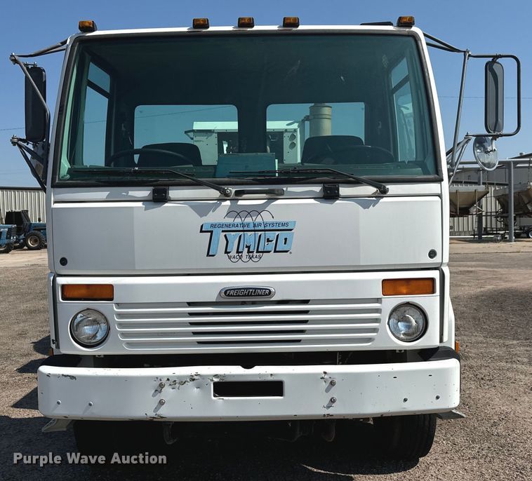 image for item LF9884 2000 Freightliner  FC70 street sweeper truck