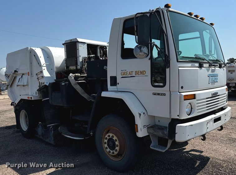 image for item LF9884 2000 Freightliner  FC70 street sweeper truck