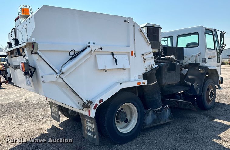 image for item LF9884 2000 Freightliner  FC70 street sweeper truck