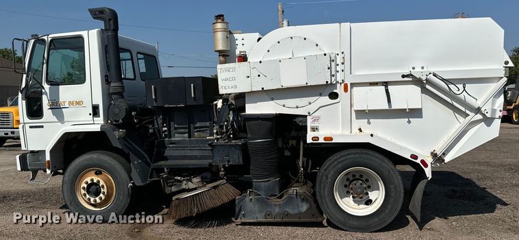 image for item LF9884 2000 Freightliner  FC70 street sweeper truck