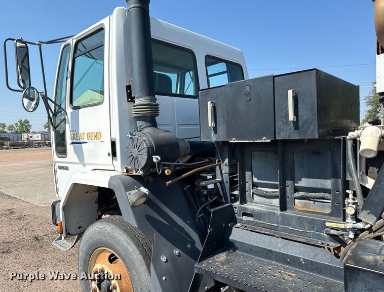 image for item LF9884 2000 Freightliner  FC70 street sweeper truck