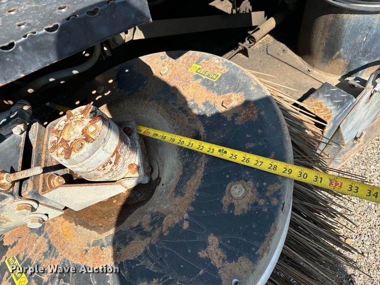 image for item LF9884 2000 Freightliner  FC70 street sweeper truck