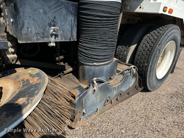 image for item LF9884 2000 Freightliner  FC70 street sweeper truck