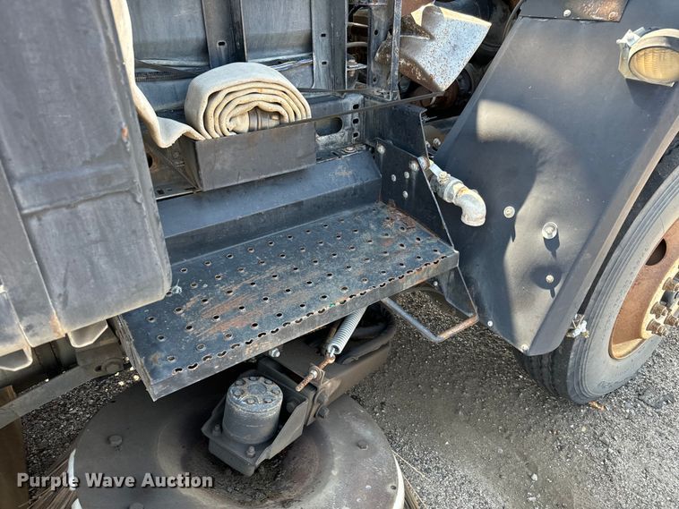 image for item LF9884 2000 Freightliner  FC70 street sweeper truck