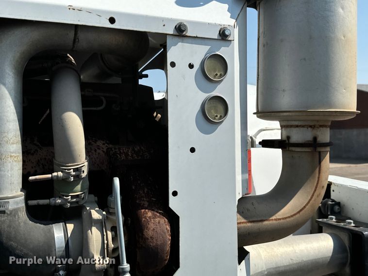 image for item LF9884 2000 Freightliner  FC70 street sweeper truck